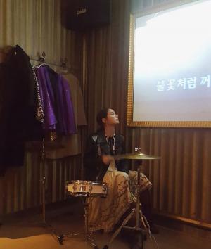 [근황] 이병헌 아내 이민정, 물오른 비주얼로 드럼 치는 일상 공개 “화보인 줄”