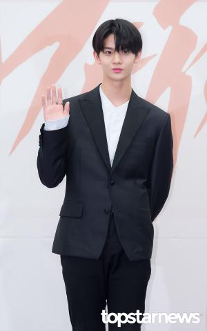 [HD포토] 워너원(Wanna One) 배진영, ‘살짝 짓는 미소에 심쿵’ (부메랑)