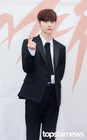 [HD포토] 워너원(Wanna One) 황민현, ‘황제표 고급 하트’ (부메랑)