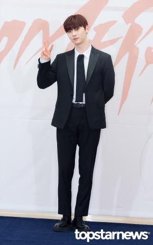 [HD포토] 워너원(Wanna One) 황민현, ‘보고도 믿기지 않는 다리길이’ (부메랑)