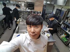 ‘김생민의 영수증2’ 최현석, 레스토랑 주방에서 인증샷 ‘찰칵’…“정글 잘 다녀왔습니다”