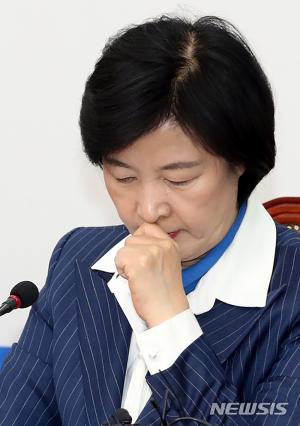 추미애 대표, 대통령 개헌안 발의 방침 관련 자유한국당 대표 비난 “제왕적 대표”