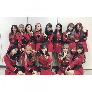 ‘쇼 챔피언’ 우주소녀(WJSN), 단체사진 공개…“오늘의 우주복”