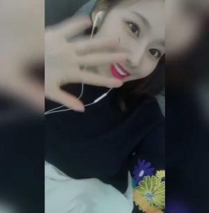 [근황] 트와이스(TWICE) 사나, 팬들에 상큼한 인사…‘살아있는 비타민D’