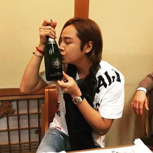 ‘스위치’ 장근석, 애주가 면모 뽐내 “Gift”