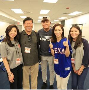 ‘생방송 오늘 저녁’ 박연경 아나운서, 추신수 선수와 함께 “TEX CHOO”