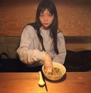 [근황] ‘소공녀’ 이솜, 자연스러운 일상 공개…‘주먹밥 여신’