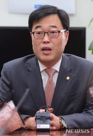 김기식, 신임 금융감독원장으로 내정…높은 전문성 보유