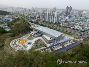 &apos;울산 올해의 책&apos; 시민 선호도 조사…6권 선정