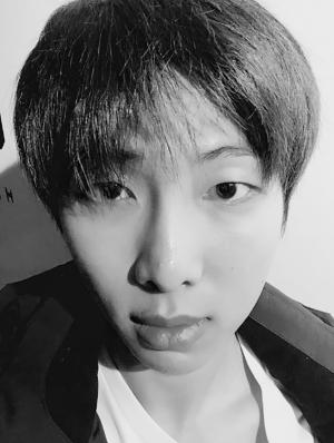 [근황] 방탄소년단(BTS) RM, 과거 사진 공개해…“알엠아닌시절”