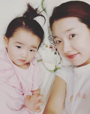‘동상이몽 시즌2’ 인교진 아내 소이현, 딸 하은이와 침대샷 “잘자”