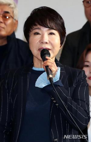 北 김정은, 최진희에게 ‘뒤늦은 후회’ 불러줘서 고맙다 전해…‘김정은의 애창곡 추측’