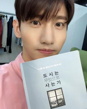 [근황] 동방신기 최강창민, 끝도 없는 배움의 열정 “이제야 다 읽었다”