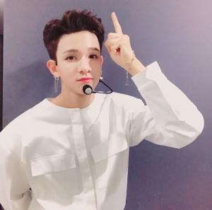 [근황] 사무엘(Samuel), 여심 사로잡는 러블리 눈빛…“내일도 만나요”