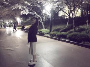 [근황] 걸스데이(Girl‘s Day)  민아, 석촌호수 밤벚꽃 산책…‘영화의 한 장면 같아’