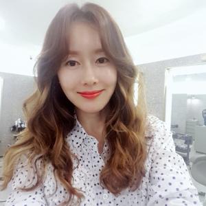 ‘데뷔 27년 차 탤런트’ 김지수, 일상 속 꽃미소…‘올해 나이는?’