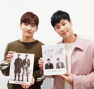 [근황] 동방신기 (TVXQ) 최강창민·유노윤호, 사인회 인증샷 공개…“오늘과 어제 운명”