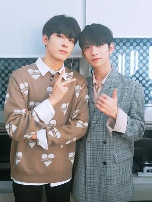 [근황] “바람직한 투샷”…세븐틴(SVT) 원우-조슈아, 훈훈한 비주얼