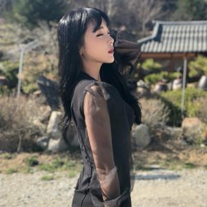 ‘전지적 참견 시점’ 홍진영, 미모 폭발 사진 공개…‘배그 여신’에서 ‘바람의 여신’으로