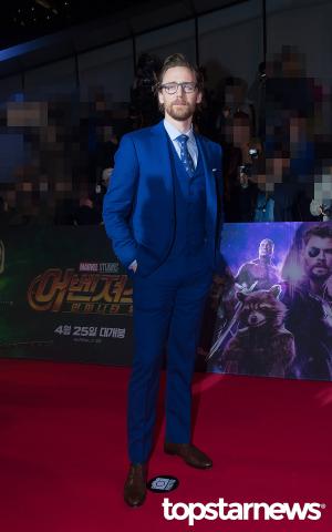 [HD포토] 톰 히들스턴(Tom Hiddleston), ‘포토타임도 CF로 만드는 비주얼’ (어벤져스 인피니티 워)