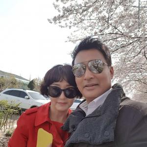 배동성♥전진주 부부, 벚꽃놀이 데이트 ‘아름다운 커플’