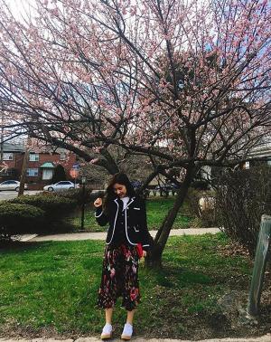‘그남자 오수’ 김소은, 벚꽃나무 아래에서 수줍은 표정 지어…‘봄의 여신’