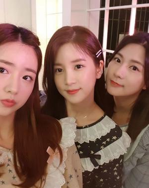 에이핑크(Apink) 박초롱, 윤보미-오하영과 함께…‘귀욤美 뿜뿜’