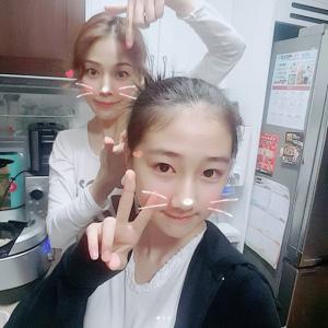 ‘둥지탈출 시즌3’ 김정임, 딸 홍화리와 다정한 셀카…‘꼭 닮은 모녀’