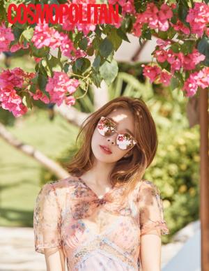 유인나, ‘다채로운 느낌’ 휴양지룩 화보 공개