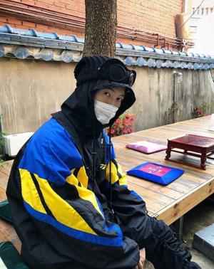 [근황] H.O.T. 장우혁, 미세먼지 농도 옅어지게 만드는 마스크 패션 “날씨굿”