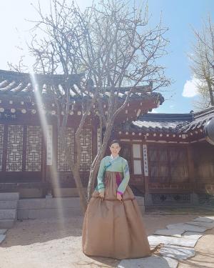 [근황] 이하늬, 단아한 미모로 시선 강탈…‘한국문화재재단 홍보대사’