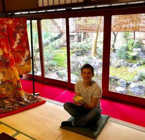 ‘어벤져스: 인피니티 워’ 톰 홀랜드, 홍보차 방문한 일본에서 ‘세상 행복’…“예매하고 싶어지네”