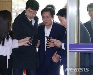 [사건] ‘신도 성폭행 의혹’ 이재록 목사 재소환, ‘성폭행혐의’로 출국금지 조치…교회측 “사실 아냐”