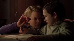 영화 ‘디아더스’, 빛을 볼수 없는 두 아이와 그들을 지키는 여인…‘충격 반전’ 선사해
