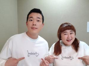 ‘14kg 감량’ 홍윤화, 남자친구 김민기와 유기견 캠페인 참여…‘다이어트 성공했나봐’