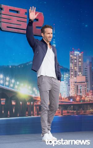 [HD포토] 라이언 레이놀즈(Ryan Rodney Reynolds), ‘여유 넘치는 손인사’ (데드풀2)