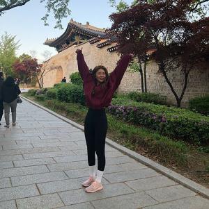 ‘로레알 인수 스타일난다’ 김소희 대표, 남편과의 주말 산책길 공개해…‘결점없는 몸매’