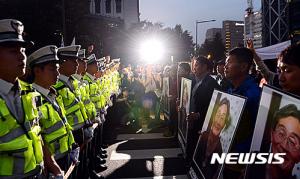 [문재인정부 1년] ‘인권경찰’ 시동…‘환골탈퇴’ 물대포·차벽 없애고 백남기·쌍용차·용산참사 진상조사 진행