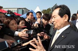 정세균 국회의장, 의원 사직서 처리…“엄중히 보고 있다”