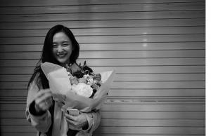 ‘곤지암’ 박지현, 흑백 사진 뚫고 나오는 싱그러운 미소…‘살벌한 미모’