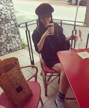 ‘워킹맘’ 정시아, 커피 한 잔의 여유…‘소소한 행복 느끼기’