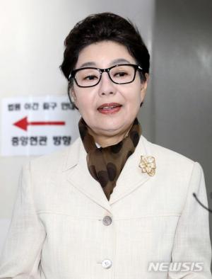 ‘1억 사기혐의’ 박근령, 2심 징역 1년6개월·집행유예 2년·1억원 추징·160시간 사회봉사
