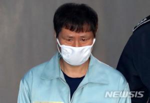 안봉근, 199일 만에 보석으로 석방돼…"특활비 박근혜 지시?" 등 질문엔 대답 피해