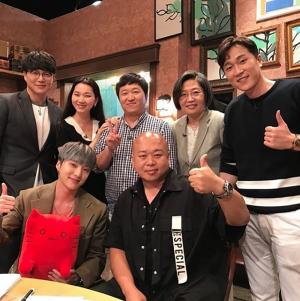 [근황] 돈스파이크, 성시경-정형돈까지 다 모였다! ‘시선강탈’