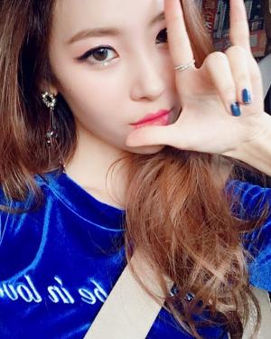 ‘비밀언니’ 선미, 상큼한 여름맞이 패션으로 ‘화제’…“파랑이 좋아”