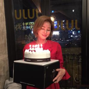 ‘독전’ 김성령, 미스코리아 대회 30주년 기념 케이크 들고…‘나이 잊은 꽃미모’