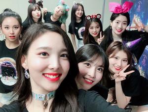 “행복했던 3일♡”…트와이스(TWICE), 콘서트 대기실 인증샷