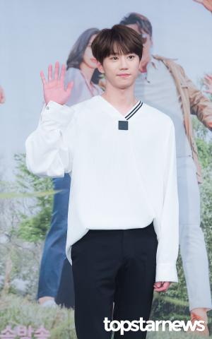 [HD포토] 유앤비(UNB) 준, ‘다정한 손인사’ (이별이떠났다)