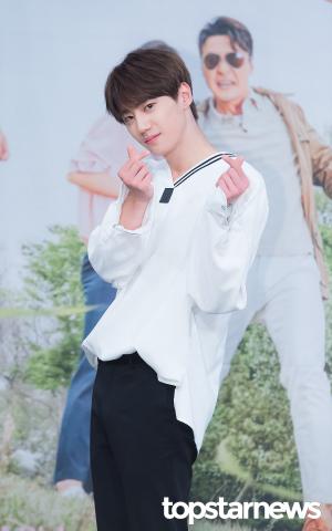 [HD포토] 유앤비(UNB) 준, ‘하트 뿅뿅’ (이별이떠났다)