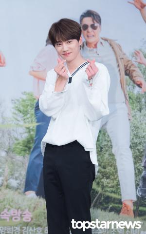 [HD포토] 유앤비(UNB) 준, ‘내 하트를 받아랏!’ (이별이떠났다)